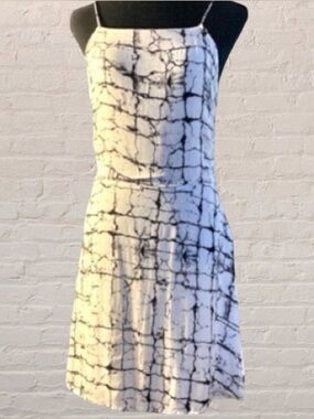 𝅺$10$ add on OLIVE & Oak white & black lightweight  dress open strappy back